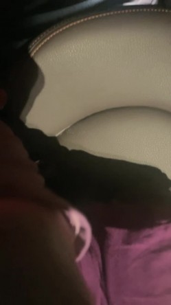 极品美少女！夜晚驾车户外车震！撩起裙子隔着内裤摸穴，下车扶墙后入，场面很是刺激，搞舒服了再回家 截图10