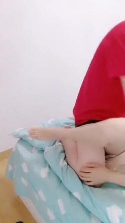 高颜值网红脸美女姐姐角色扮演姐夫饥渴难耐待姐姐出门强行进屋把小姨子强J了开始挣扎后来配合无套内射对白淫荡 截图4