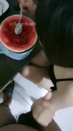 【极品淫乱人妻】少妇熟女【北京夫妻】露出颜射3P饮尿毒龙性爱私拍流出 前怼后操 无套爆操 3P篇 高清720P版 截图9