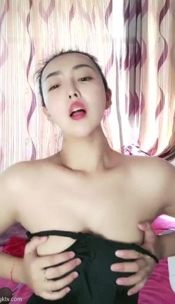 【熟女控】 蜜儿桃 ，性感御姐，一字腿极致诱惑的臀部，‘别着急嘛。你想要会给你的’，跳蛋自慰，淫语诱惑，太熟啦！ 截图4