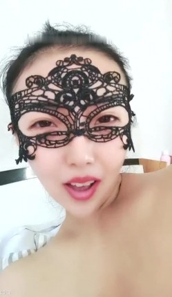 【熟女控】 蜜儿桃 ，性感御姐，一字腿极致诱惑的臀部，‘别着急嘛。你想要会给你的’，跳蛋自慰，淫语诱惑，太熟啦！ 截图15