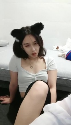极品高颜冷艳御姐，反差小妈感女主播「金刚护撸娃」「小奶猫」激情淫语撩骚，和姐妹下海大秀，互舔互口假鸡巴互插 截图4
