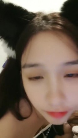 极品高颜冷艳御姐，反差小妈感女主播「金刚护撸娃」「小奶猫」激情淫语撩骚，和姐妹下海大秀，互舔互口假鸡巴互插 截图12