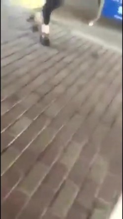 各种捉奸打小三现场精选精修10部合集，各种场面精彩刺激看点多多 美女偷情前男友，被前男友老婆带人当街殴打扒掉裤子 截图15