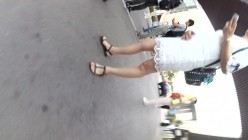 北京地铁商圈CD系列2，掀裙被小姐姐发现差点被打手，大神不怕还继续拍 截图1
