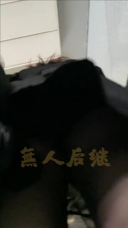 【经典CD】掀裙抄底大神【无人后继】126V完整合集[上]，就喜欢用手掀起小姐姐的短裙抄底 截图8
