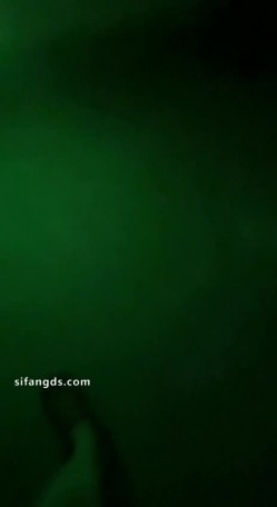 顶级淫妻博主，【曼曼奇】老婆露脸，露出，调教，多P，酒店深夜露出，马路景区，玩得超刺激 截图5