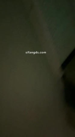 顶级淫妻博主，【曼曼奇】老婆露脸，露出，调教，多P，酒店深夜露出，马路景区，玩得超刺激 截图9