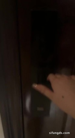 顶级淫妻博主，【曼曼奇】老婆露脸，露出，调教，多P，酒店深夜露出，马路景区，玩得超刺激 截图16