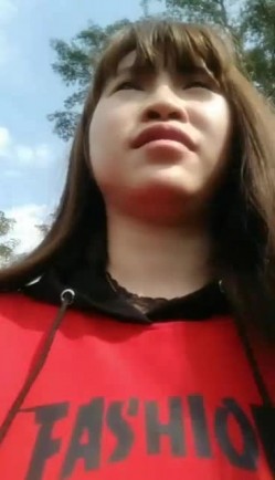 刺激的户外露脸主播勾搭陌生男孩期待被偷窥说那样最刺激，露脸口交情趣连体丝袜，漏奶子漏逼后入激情爆草到高潮 截图5