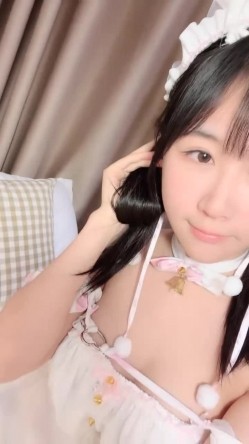 【京鱼儿】19岁童颜巨乳情趣黑丝 跳蛋自慰 爆流白浆 喷水！ 截图2