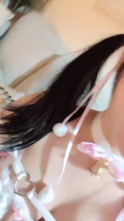 【京鱼儿】19岁童颜巨乳情趣黑丝 跳蛋自慰 爆流白浆 喷水！ 截图9