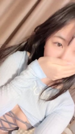 【京鱼儿】19岁童颜巨乳情趣黑丝 跳蛋自慰 爆流白浆 喷水！ 截图11