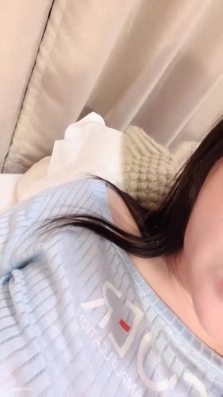 【京鱼儿】19岁童颜巨乳情趣黑丝 跳蛋自慰 爆流白浆 喷水！ 截图12