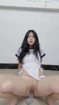 又骚又放得开小浪蹄子【茶灯】门槛福利，阿黑颜露脸扫把头道具自慰喷水，然后舔食淫水 截图14