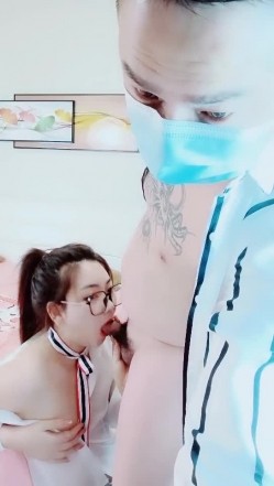 【极品瑜伽教练】牛仔裤女神 明星脸平台颜值数一数二 敢脱敢漏 百变性感造型 无套啪啪肤白貌美尤物 截图8