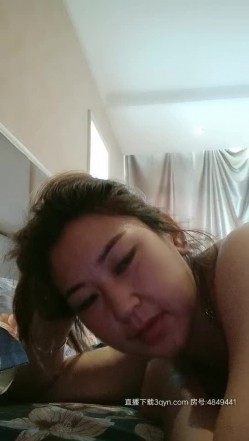 嫂子与小叔子偷情，纹身大哥很有男人范，小嫂子有情调口交大鸡巴舔乳头，被小叔子无套抽插内射 截图6