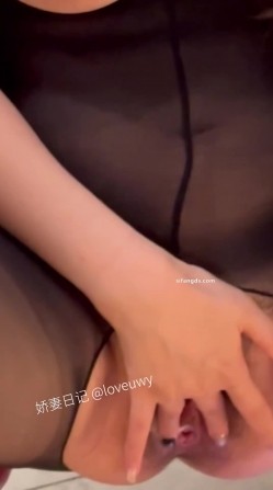 顶级绿帽博主，【娇妻日记】调教老婆388付费群，露出，发骚，啪啪，等等各种应有尽有 截图10