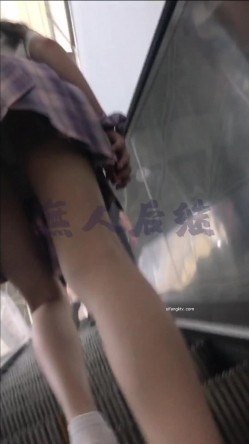 作死CD大神无人后继电梯楼梯尾随跟踪广角撩裙偸拍多位小姐姐裙底发现迷你裙无内骚女太牛逼了 截图5