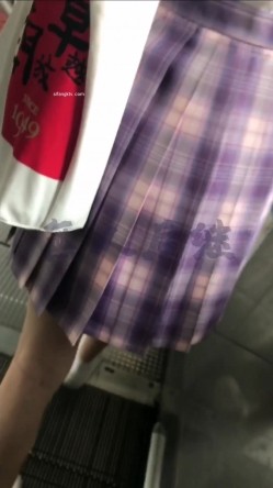 作死CD大神无人后继电梯楼梯尾随跟踪广角撩裙偸拍多位小姐姐裙底发现迷你裙无内骚女太牛逼了 截图16