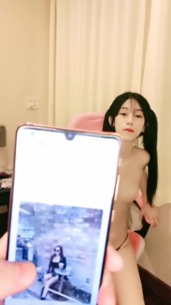 清纯又很骚满背纹身美妞，豹纹丁字裤双马尾，跪在地上插小嘴，翘起屁股后入猛顶，骑乘爆插多毛骚穴 截图6