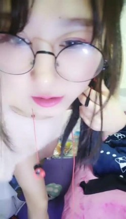 骚气新人双马尾贫乳妹子情趣装裙子诱惑 椅子上掰开逼逼卖力表演 截图15