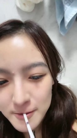 新人下海颜值美少女！双马尾情趣装！酒店道具自慰，特别肥唇骚穴，坐马桶上特写菊花，妹妹非常骚 截图7