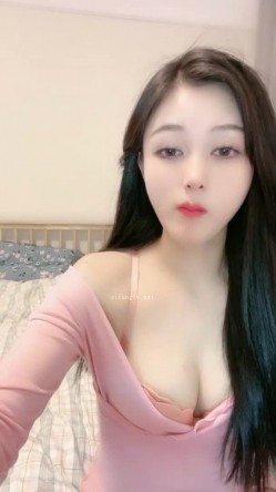【极品主播】神仙颜值人气小仙女 -茶酱-，有点混血儿感觉，三点全裸，揉奶，掰开逼穴，艳舞诱惑！ 截图16