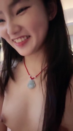 邻家女神！尺度突破！终于被操了~【困困兔】，眼镜美，清纯反差，被男友家中啪啪狂操，娇喘阵阵好骚 截图13