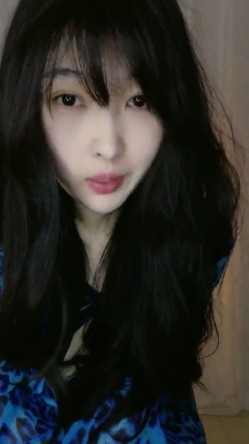 绝世女神来了！【泡芙味的小甜甜】，难得一次，被哪位大哥的重金打动了，用上了自己喜欢的小玩具 截图1