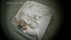 酒店偷拍 年轻情侣就是体力好除了吃饭睡觉就一直腻歪啪啪男友还拿手机拍照留念 截图15