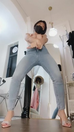 顶级身材女神级少妇【小乖】门槛私拍，黑丝高跟全裸骚舞，地狱视角顶逼 截图2