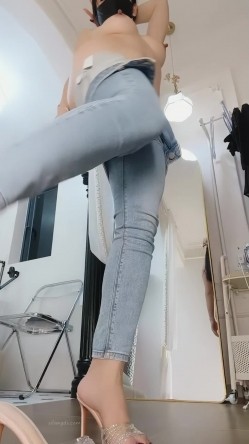 顶级身材女神级少妇【小乖】门槛私拍，黑丝高跟全裸骚舞，地狱视角顶逼 截图13