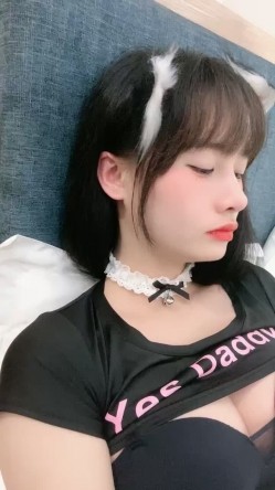 纯欲系天花板！甜美极品少女！无毛小骚逼，手指扣弄小穴，用屌洞口磨蹭，用力抽插一脸享受 截图4