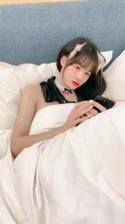 纯欲系天花板！甜美极品少女！无毛小骚逼，手指扣弄小穴，用屌洞口磨蹭，用力抽插一脸享受 截图9