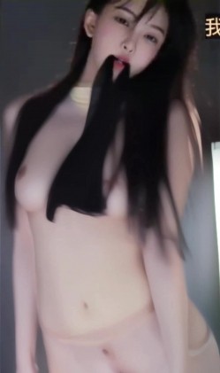 斗鱼 南妹儿呀 专享去衣裸舞对比 摇摆起来 让从来不漏的高端斗鱼美女为你而脱不是梦 截图1