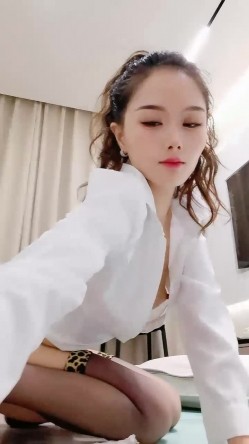 一字马极品尤物女神！豹纹内裤黑丝！细腰大长腿，大尺度道具自慰，假屌骑乘插穴，娇喘呻吟很黑丝诱人 截图7