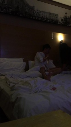 帅哥美女保证物超所值，高颜值帅哥美女，3P多人运动，学生情侣，网红，少妇偷情，各种约炮 截图1