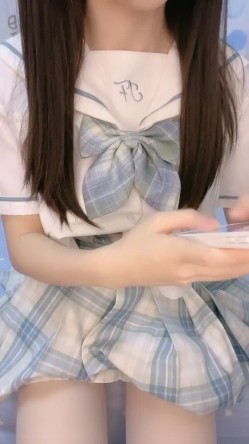 超高颜值的软妹！JK美少女！【十月喵】我竟然流鼻血了！~颜值超高，小鸟依人，无毛白虎，丝袜美腿，致命诱惑 截图5