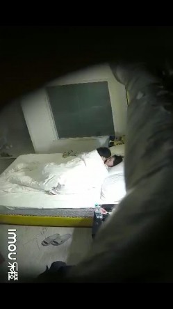 乐橙酒店偷拍 ️年轻小情侣各种姿势侧入对方妹子表情夸张 截图1