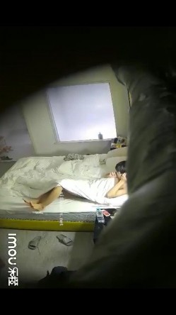 乐橙酒店偷拍 ️年轻小情侣各种姿势侧入对方妹子表情夸张 截图13