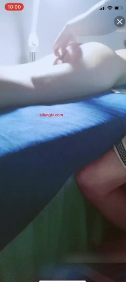 坑爹按摩院男技师偷拍【私处保健直播】逼毛浓密少妇按哪都说疼估计有妇科病所以没有搞成 截图1