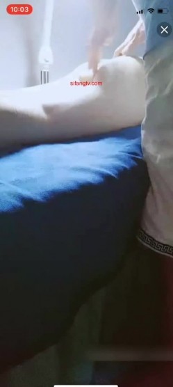 坑爹按摩院男技师偷拍【私处保健直播】逼毛浓密少妇按哪都说疼估计有妇科病所以没有搞成 截图2