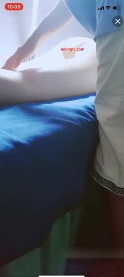 坑爹按摩院男技师偷拍【私处保健直播】逼毛浓密少妇按哪都说疼估计有妇科病所以没有搞成 截图3