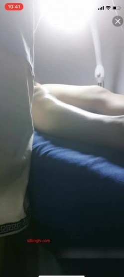 坑爹按摩院男技师偷拍【私处保健直播】逼毛浓密少妇按哪都说疼估计有妇科病所以没有搞成 截图10