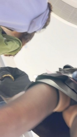 大神商场尾随偷拍 ️美女裙底风光气质靓女和男友逛街。情趣吊带黑丝骚丁性感 截图7