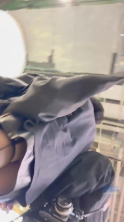 大神商场尾随偷拍 ️美女裙底风光气质靓女和男友逛街。情趣吊带黑丝骚丁性感 截图12