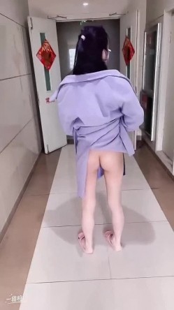 嫂子打赌输了在电梯走廊里暴露两分钟 看看有没有幸运邻居碰上！ 截图6