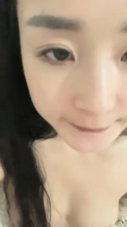 新骚货妹妹！表情淫骚！手指在骚逼上抠挖刺激阴核 截图5