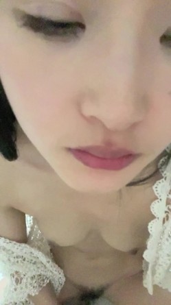 新骚货妹妹！表情淫骚！手指在骚逼上抠挖刺激阴核 截图12